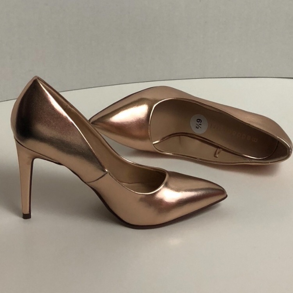 NWOT Madden Girl Gold Pumps